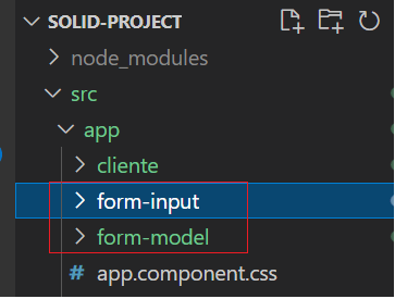 Trecho do tutorial de SOLID com Angular 13 em que vemos a tela do projeto do SOLID onde podemos ver as opções  “form-input” e “form-model” dentro de “Cliente”.