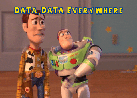 Gif animado do conteúdo "Jupyter Notebook" dos personagens do Astronauta Buzz e xerife Woody (ambos do filme Toy Story) acenando para a frase “Data, Data everywhere”.